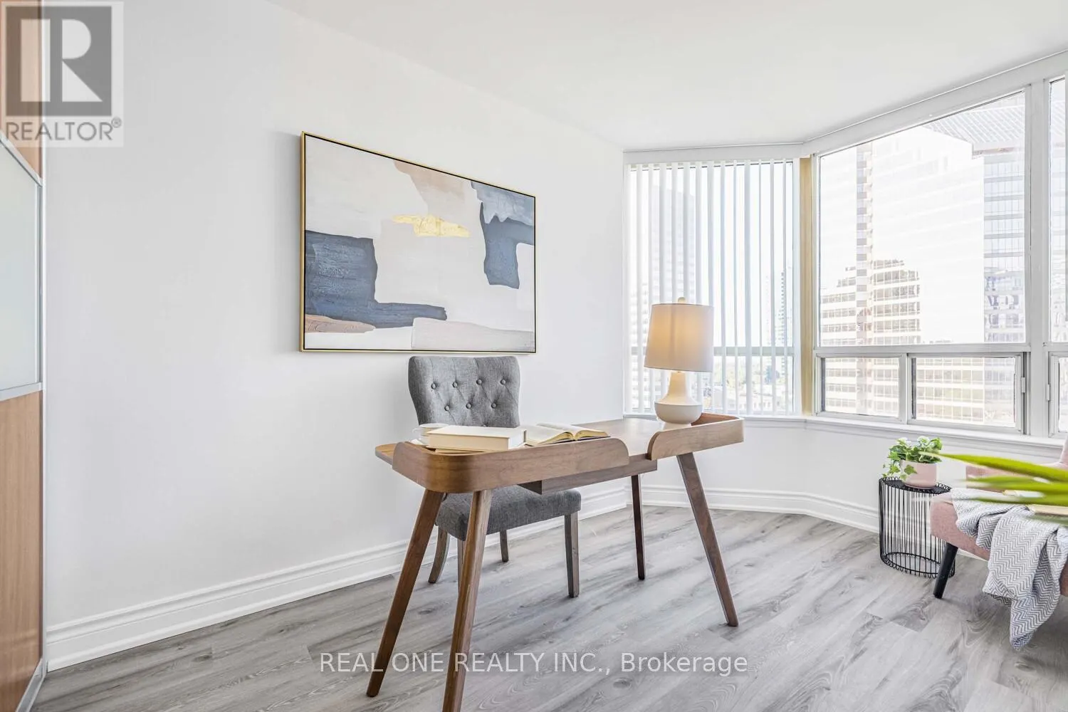 1015 - 7 BISHOP AVENUE