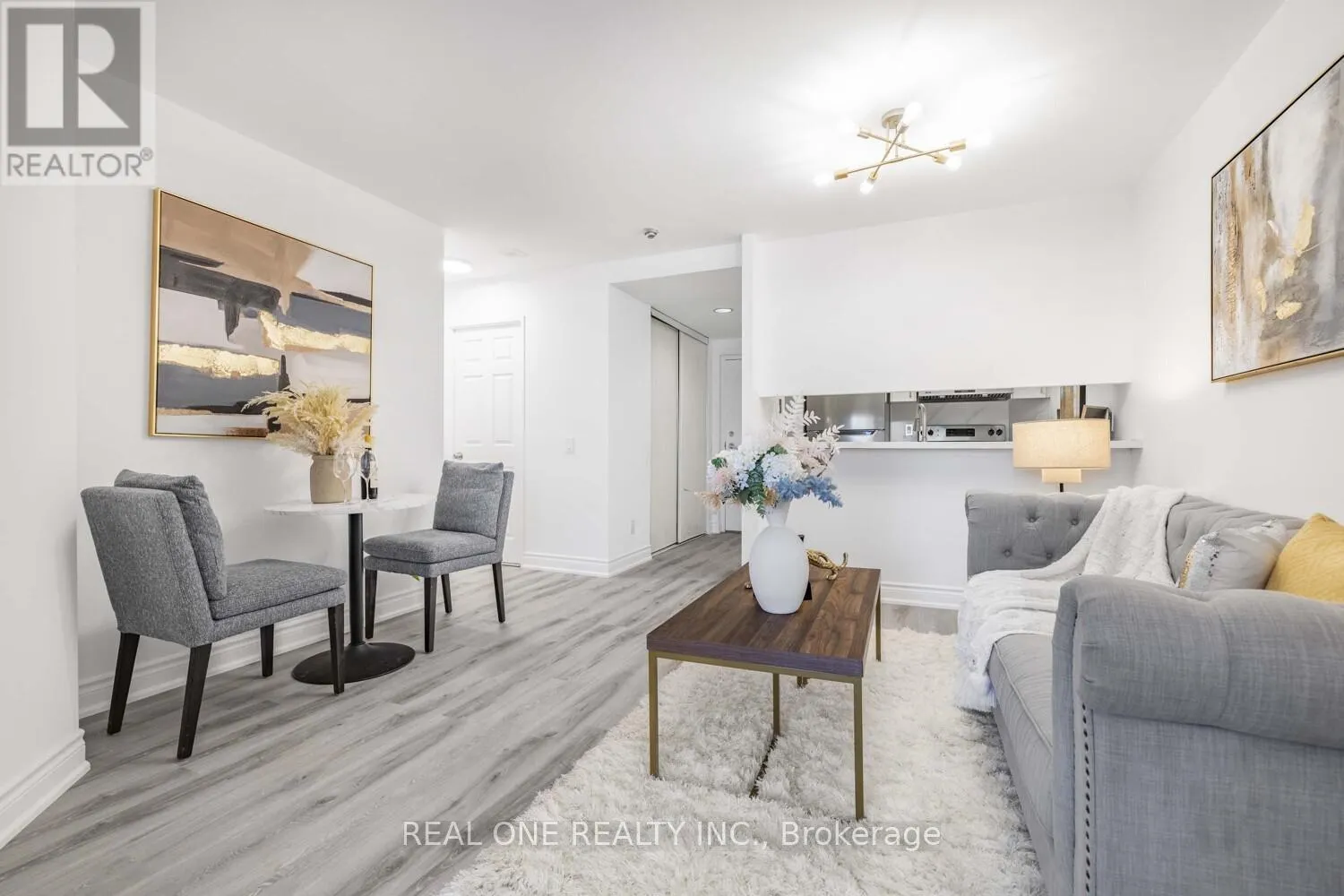 1015 - 7 BISHOP AVENUE