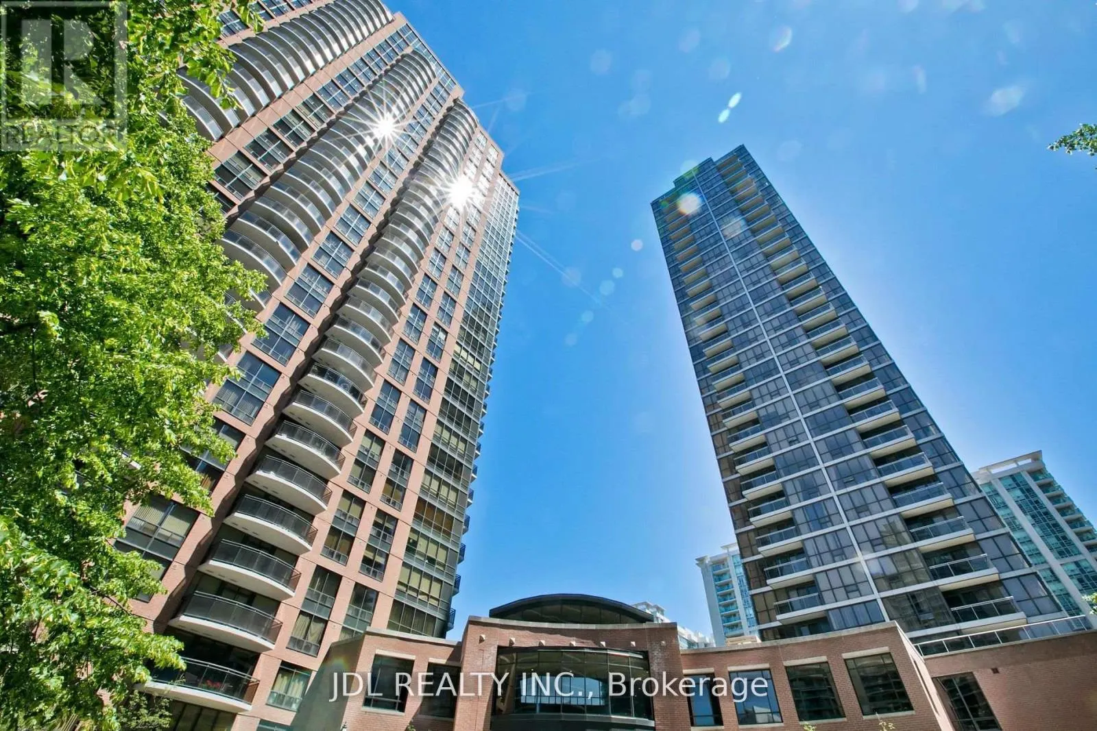 911 - 23 SHEPPARD AVENUE E