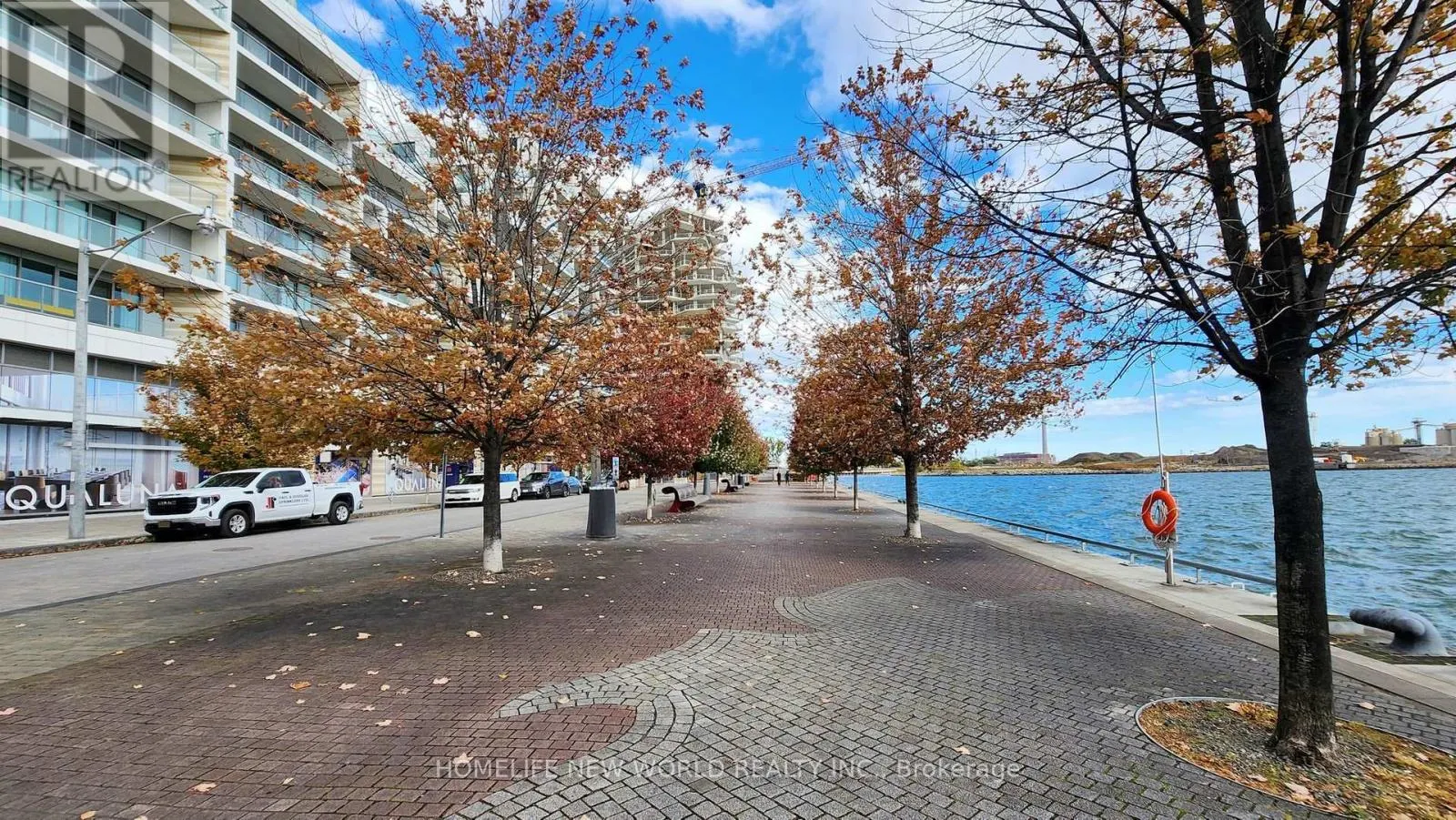 821 - 118 MERCHANTS' WHARF