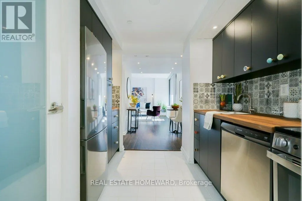 606 - 71 FRONT STREET E