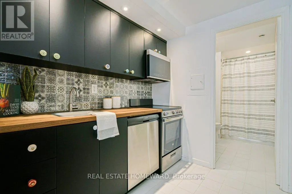606 - 71 FRONT STREET E