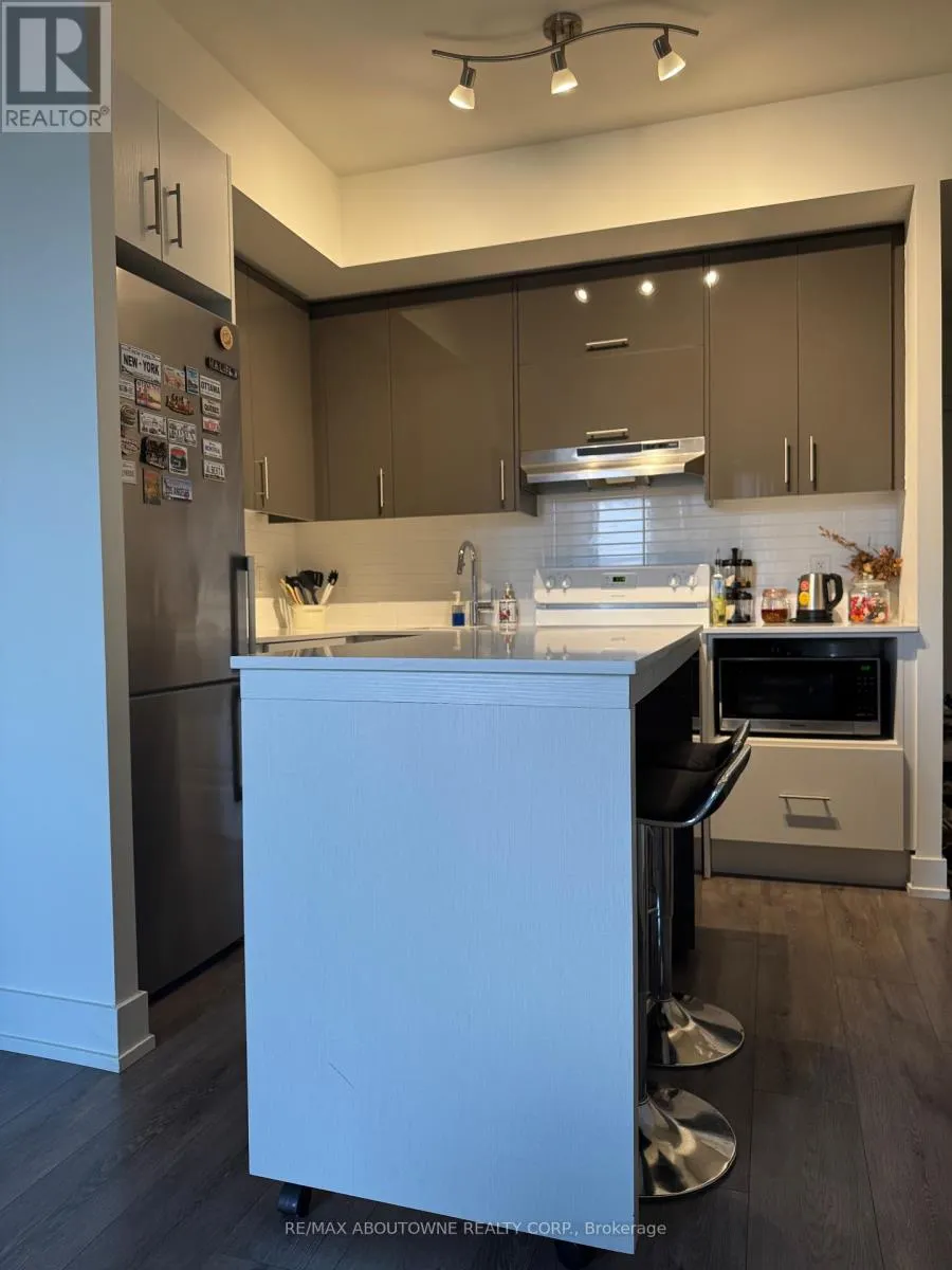 2 - 180 FAIRVIEW MALL DRIVE