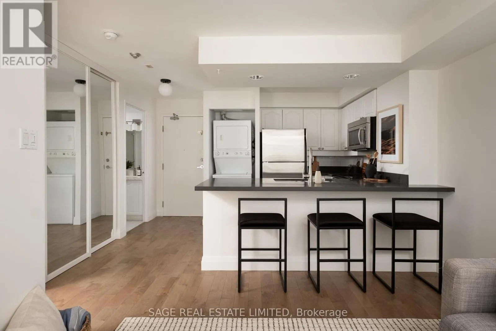 420 - 801 KING STREET W