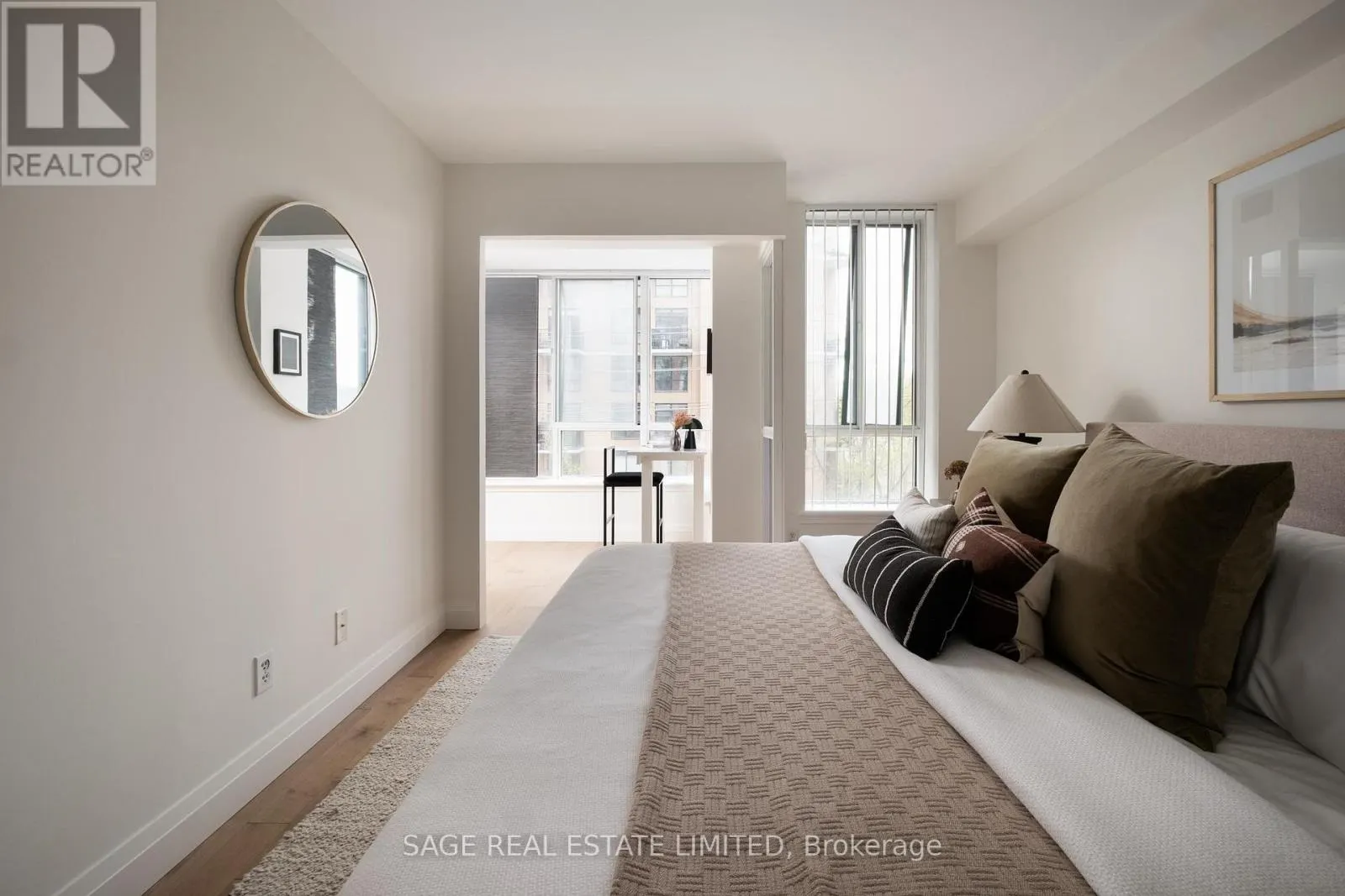 420 - 801 KING STREET W