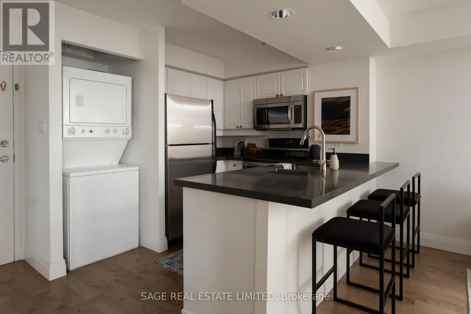 420 - 801 KING STREET W