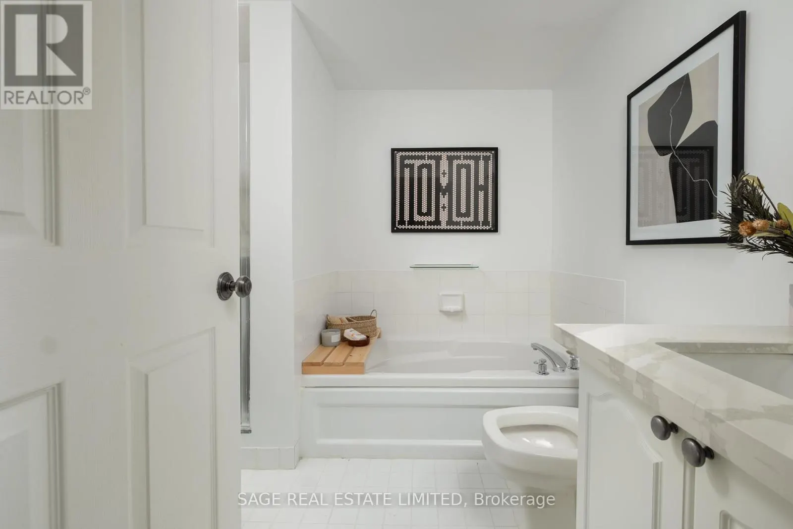 420 - 801 KING STREET W