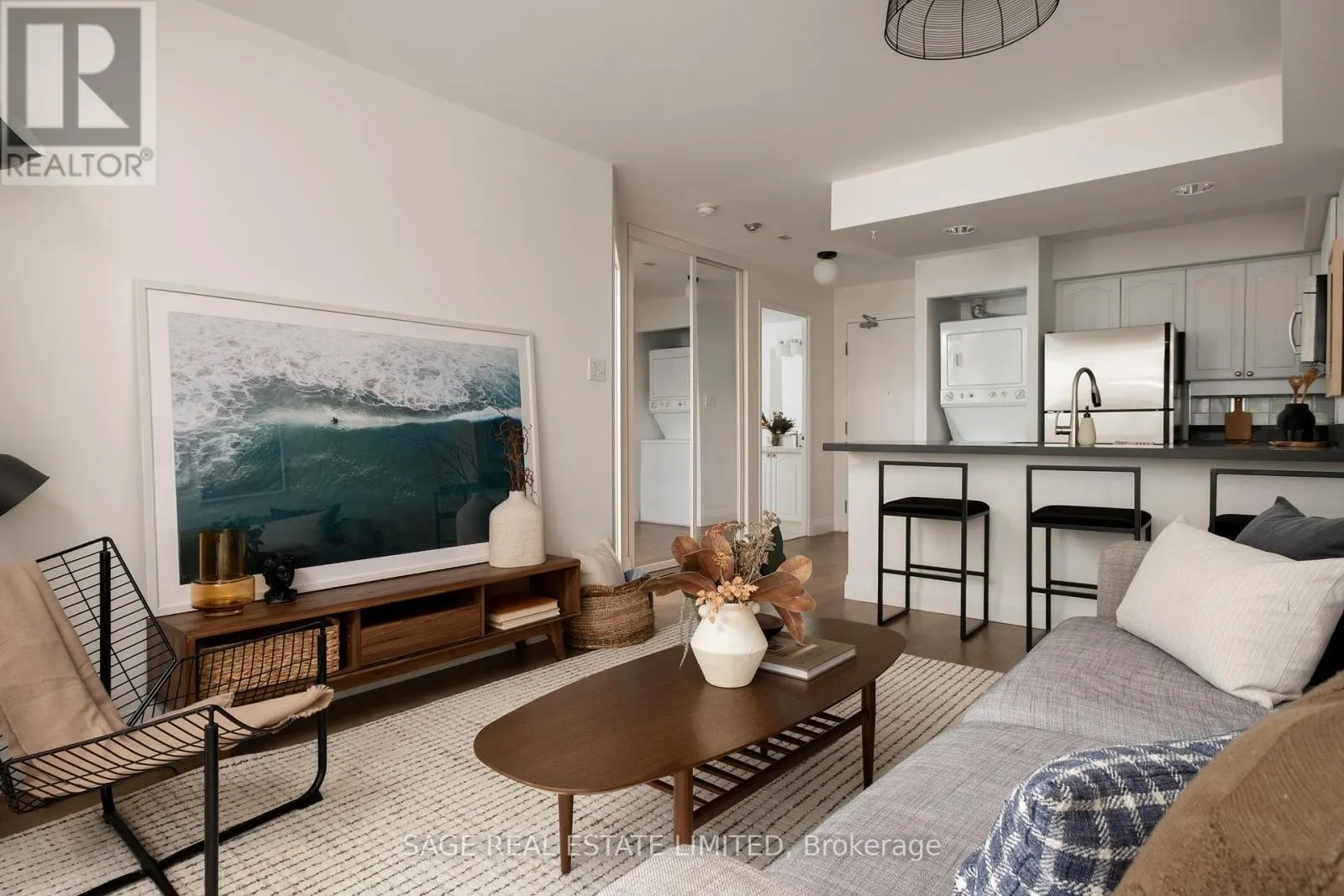 420 - 801 KING STREET W