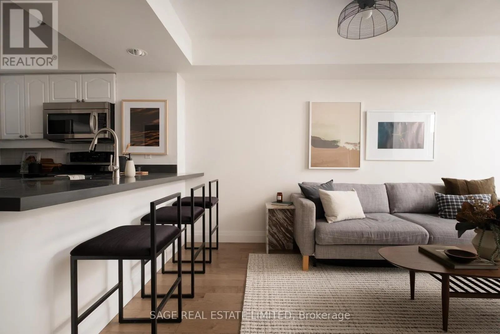 420 - 801 KING STREET W