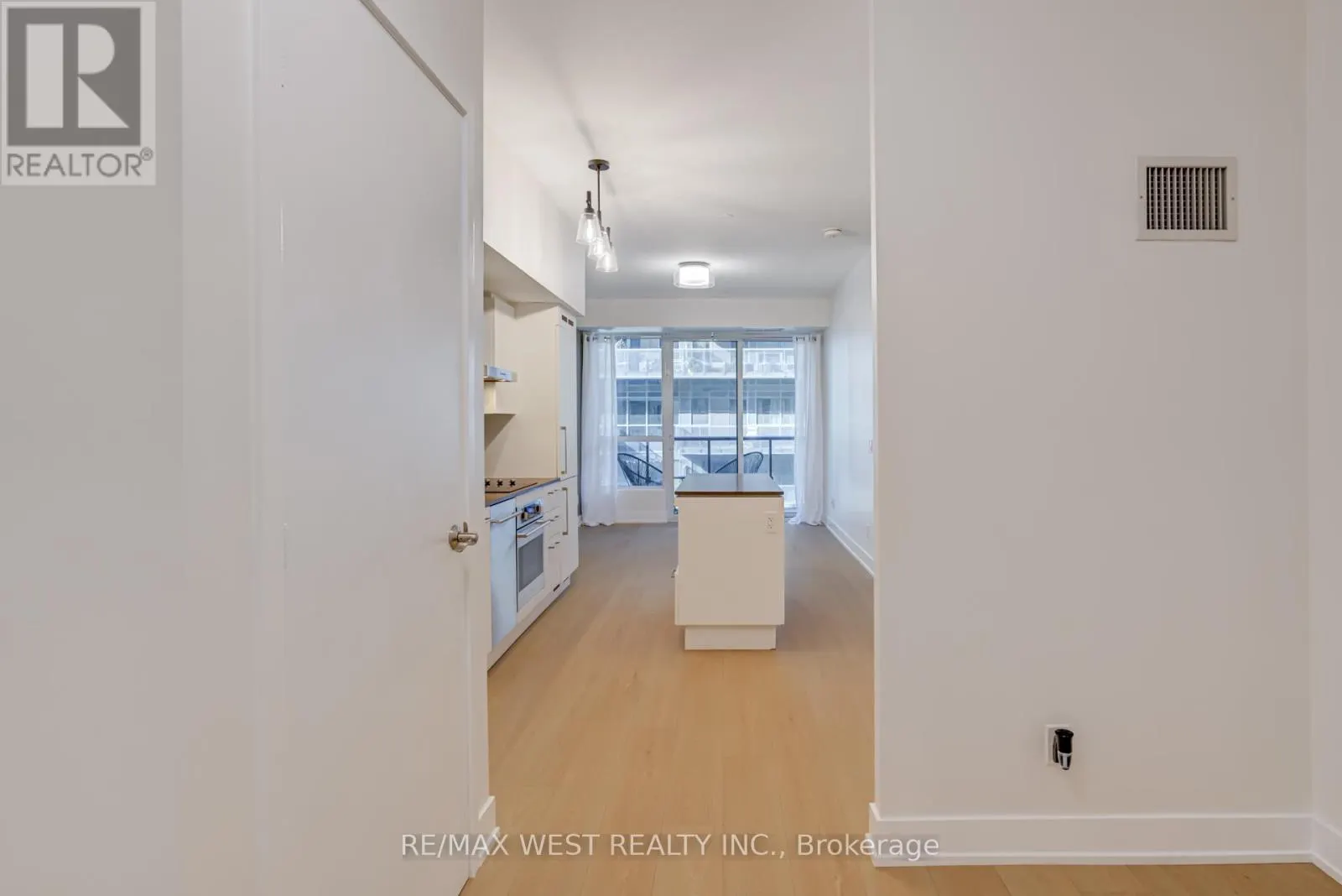 431 - 1030 KING STREET W