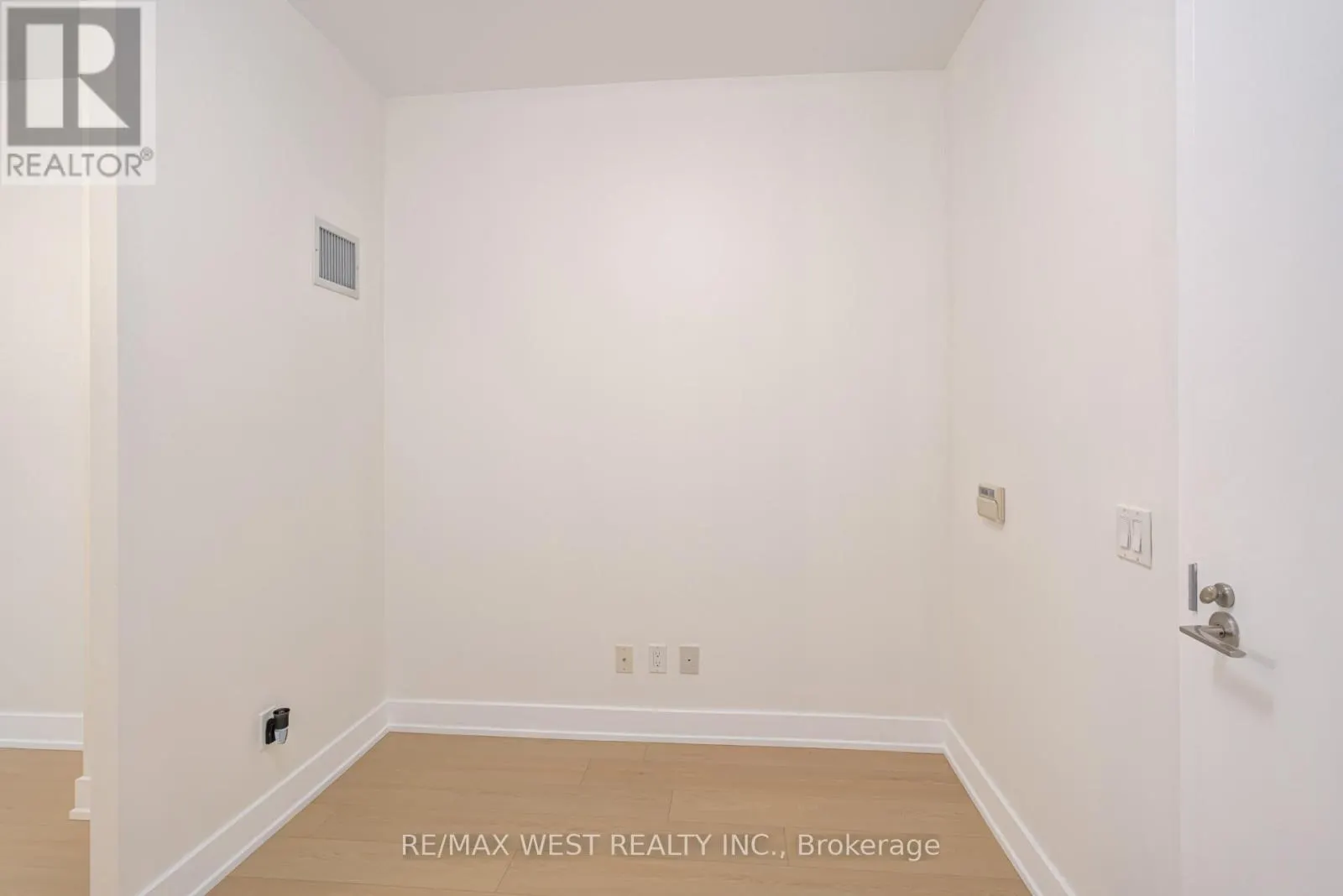 431 - 1030 KING STREET W