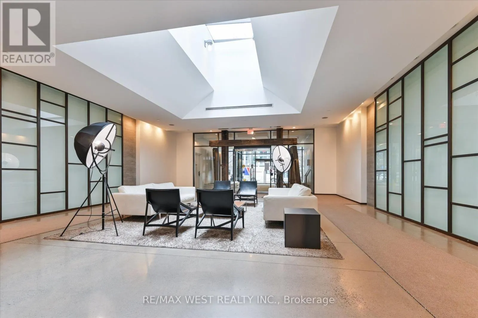 431 - 1030 KING STREET W