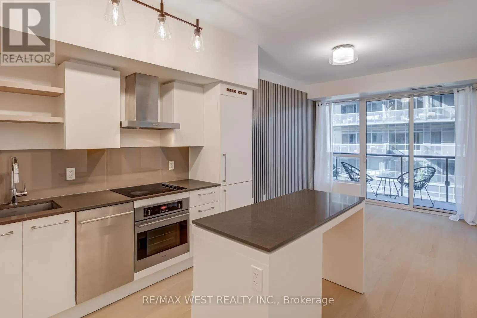 431 - 1030 KING STREET W