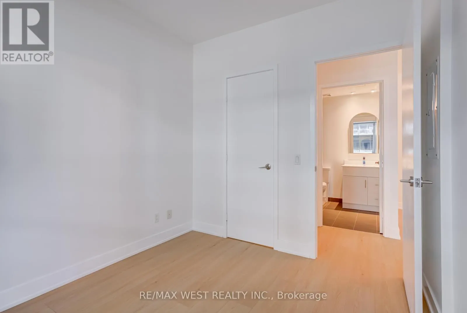 431 - 1030 KING STREET W
