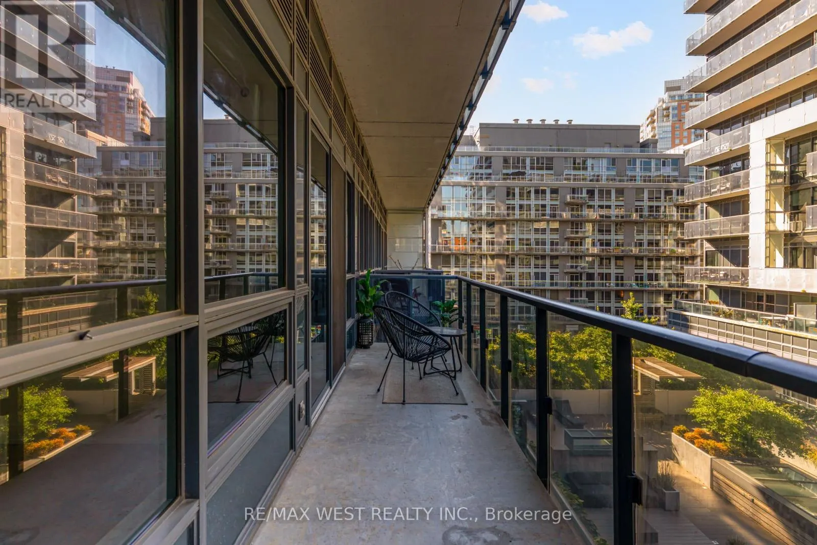 431 - 1030 KING STREET W