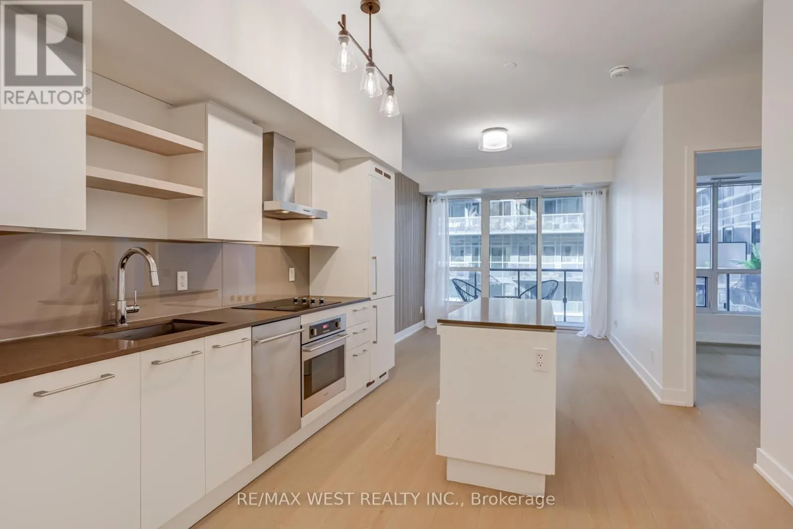 431 - 1030 KING STREET W