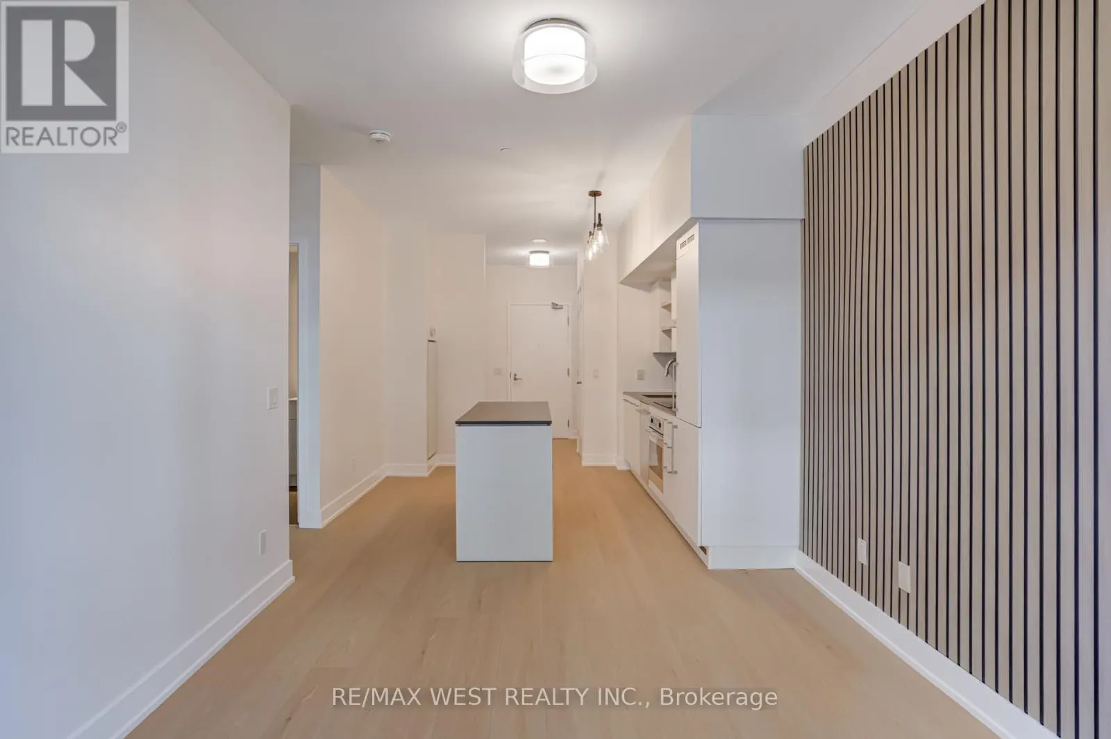 431 - 1030 KING STREET W