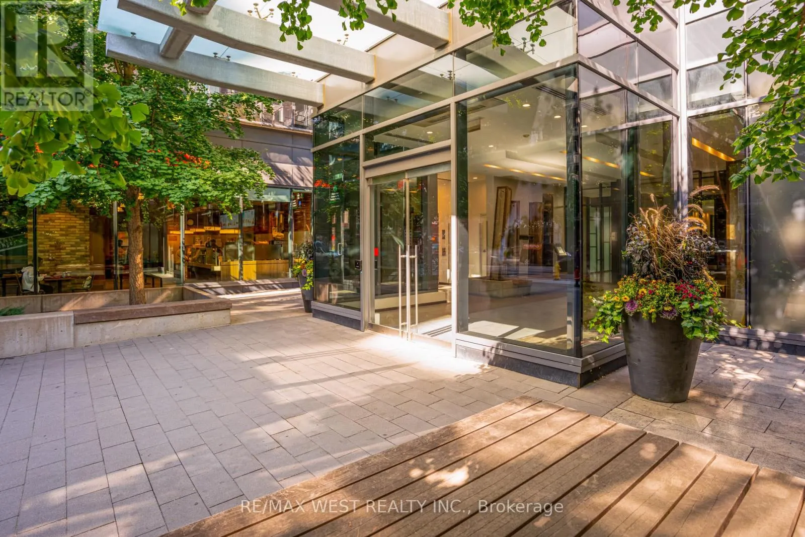 431 - 1030 KING STREET W