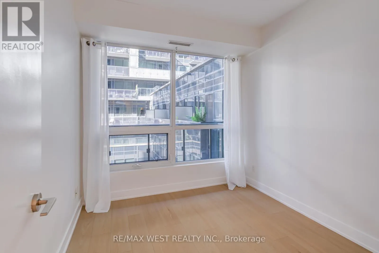 431 - 1030 KING STREET W