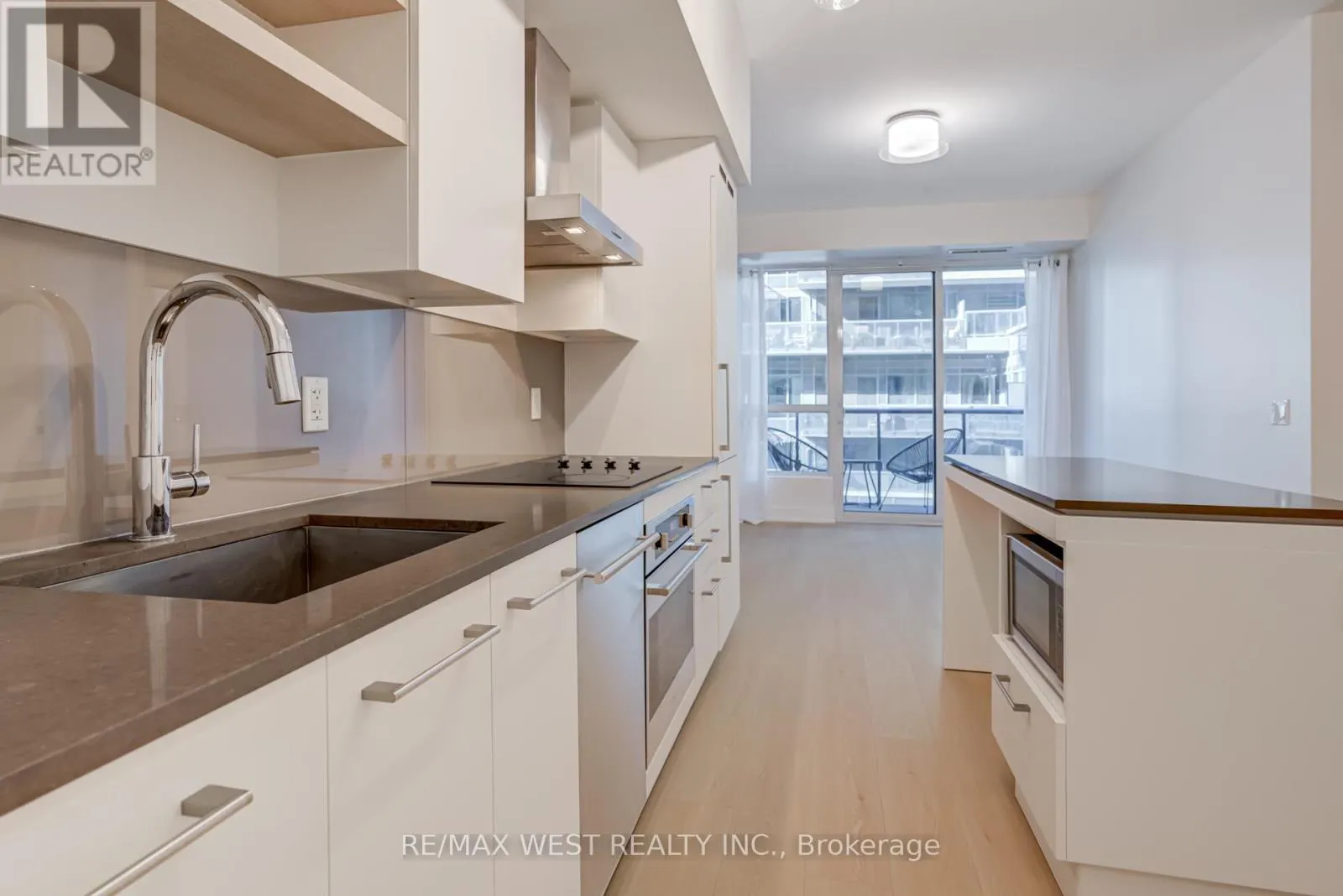 431 - 1030 KING STREET W