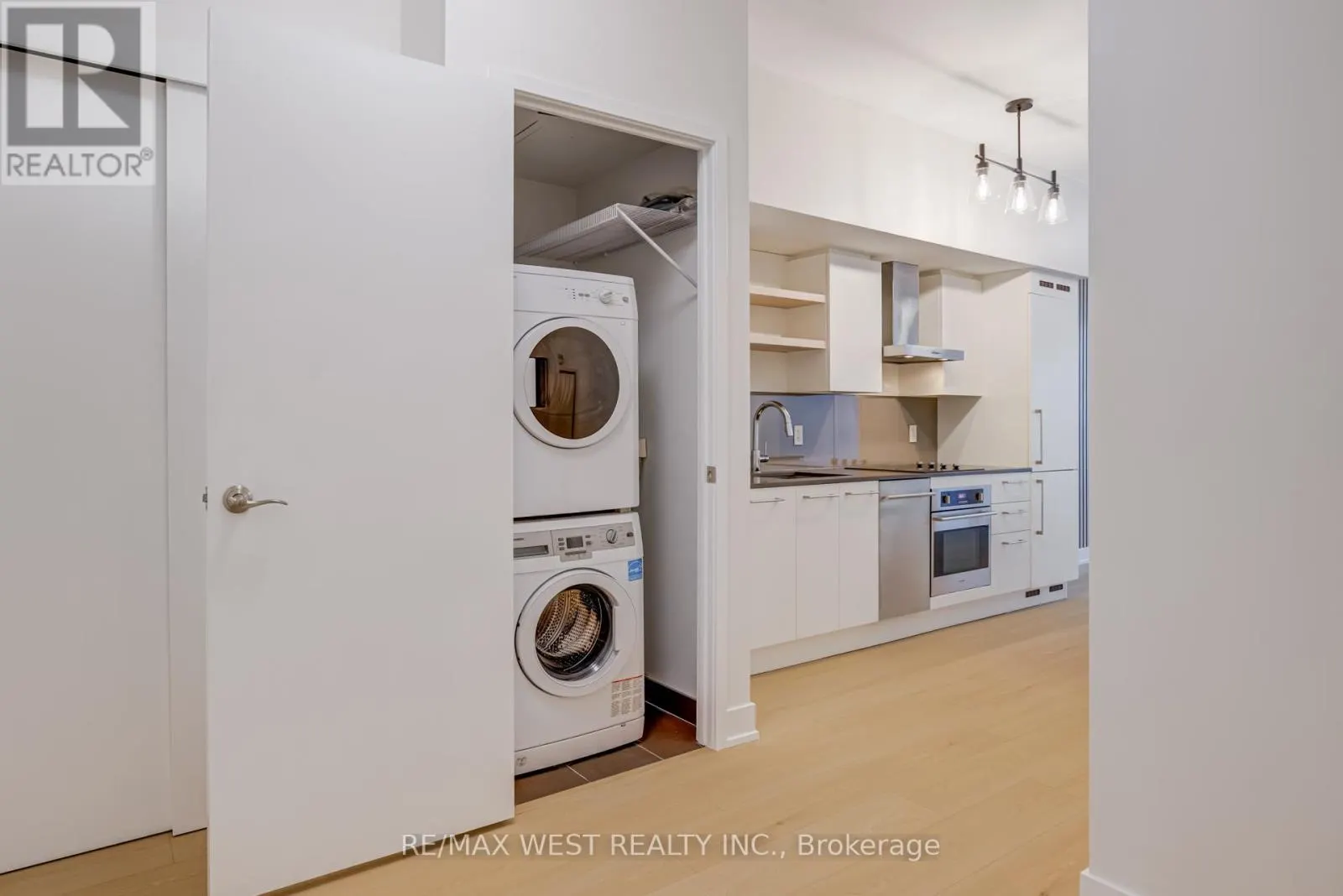 431 - 1030 KING STREET W