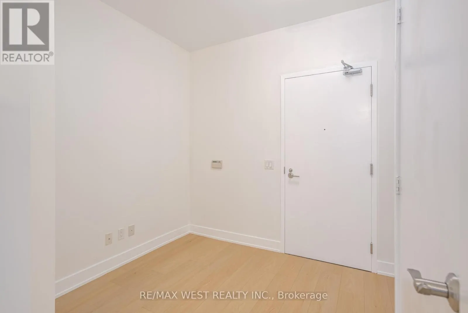 431 - 1030 KING STREET W
