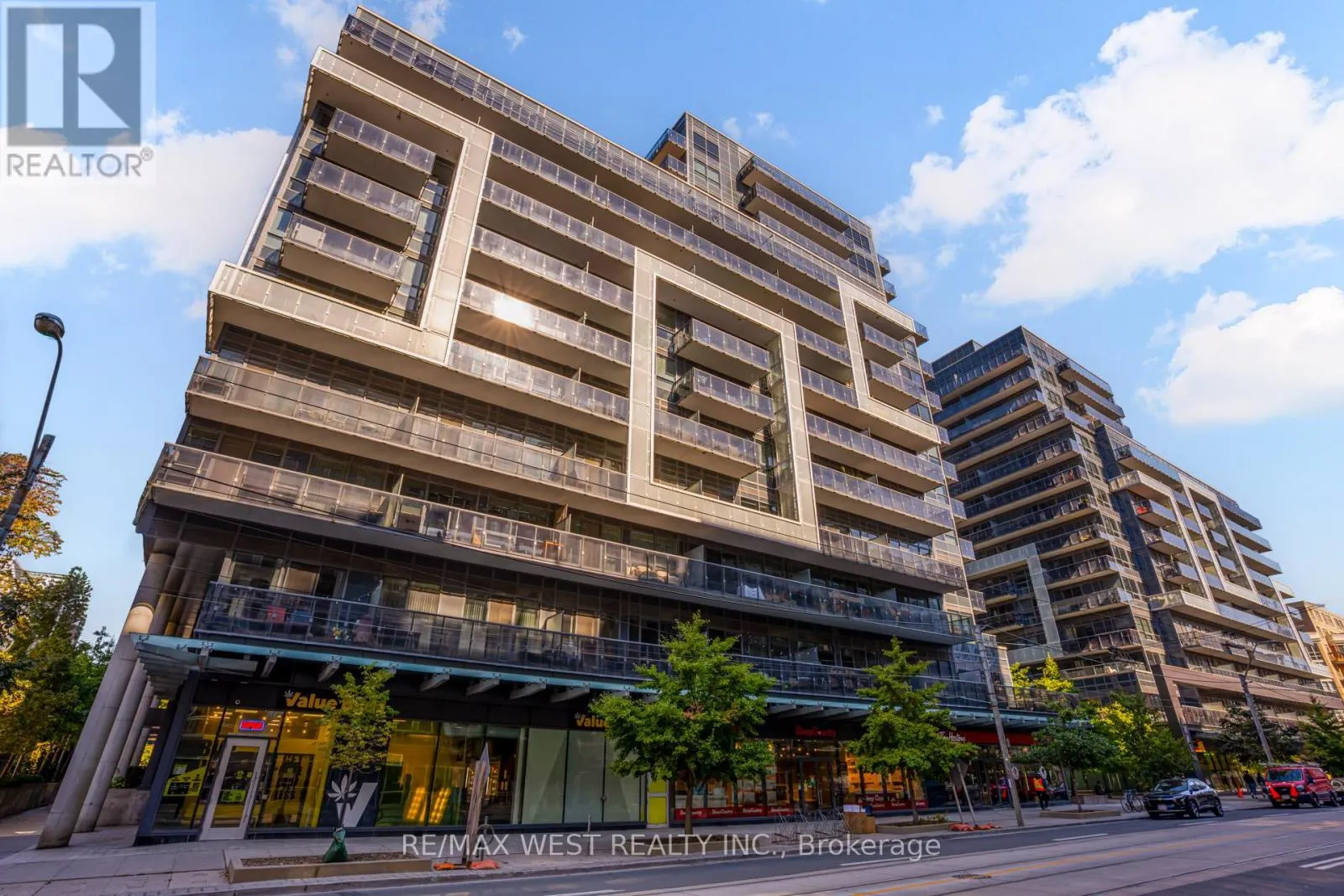 431 - 1030 KING STREET W