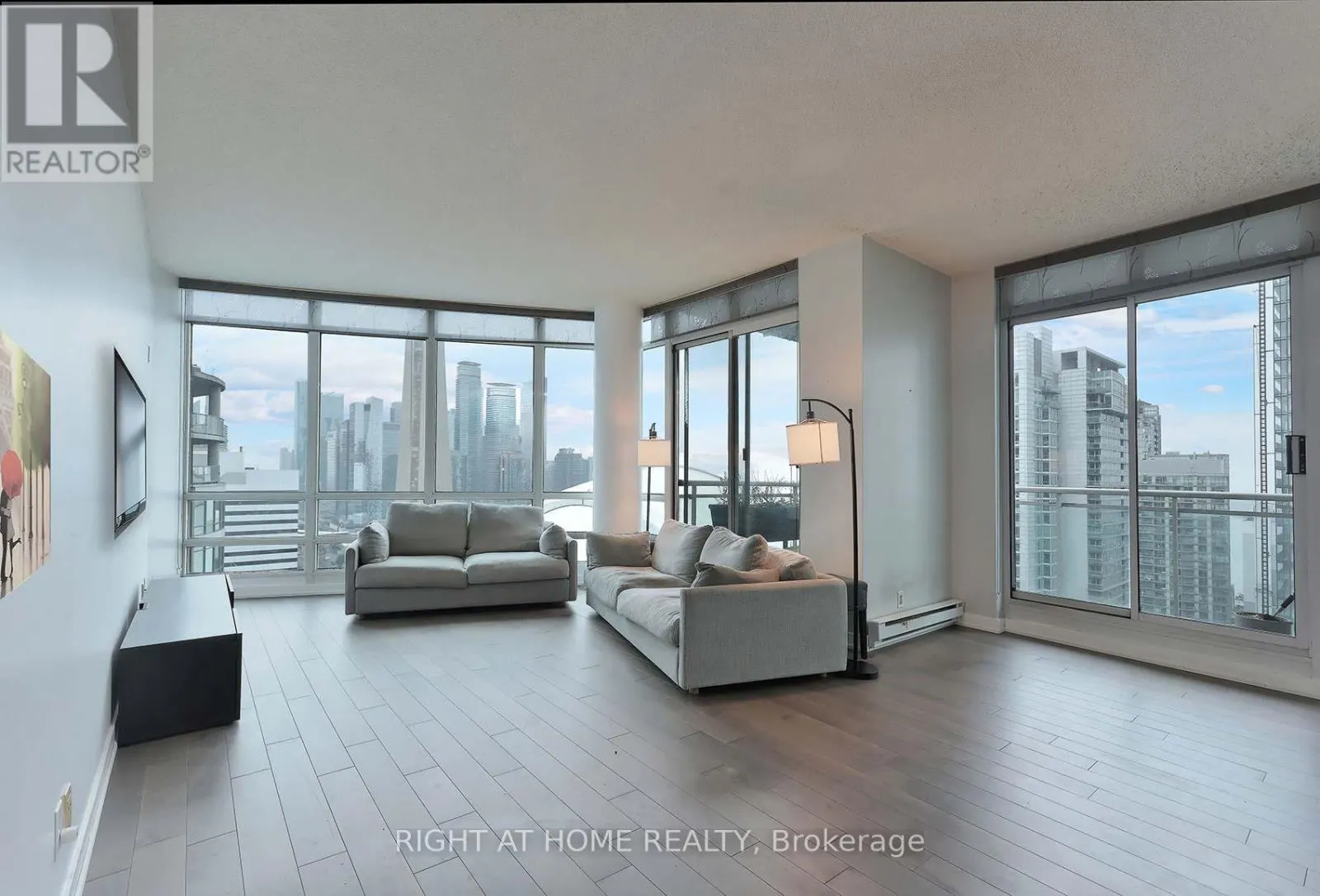 3107 - 381 FRONT STREET W