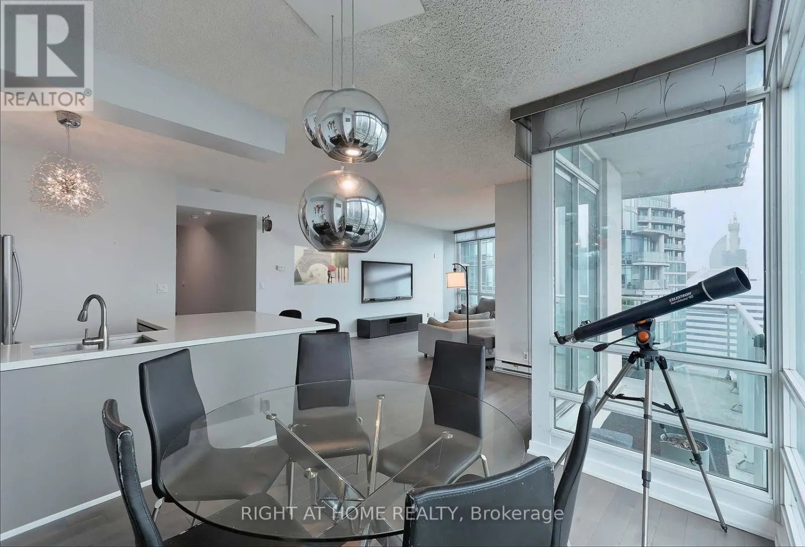 3107 - 381 FRONT STREET W