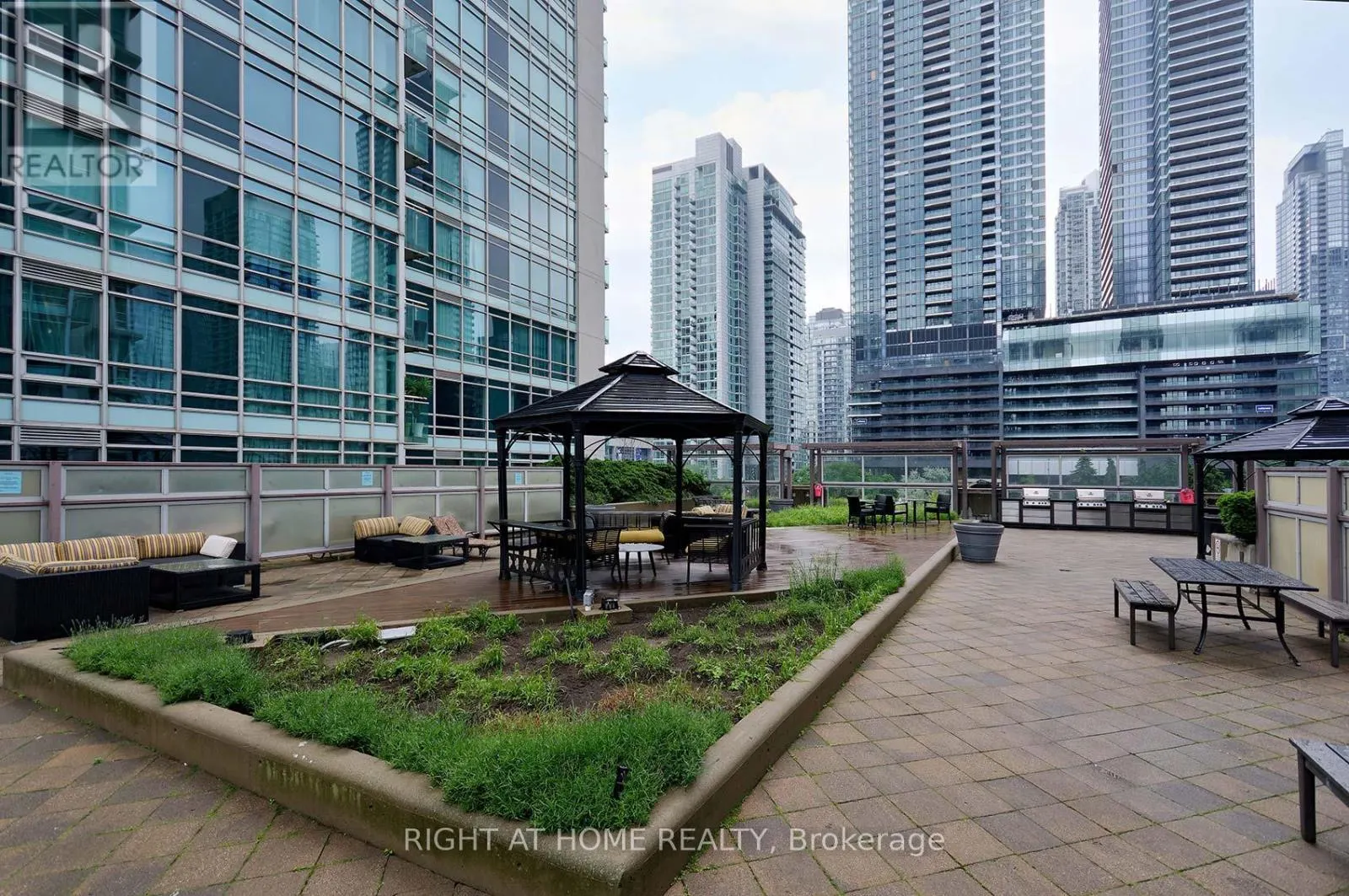 3107 - 381 FRONT STREET W