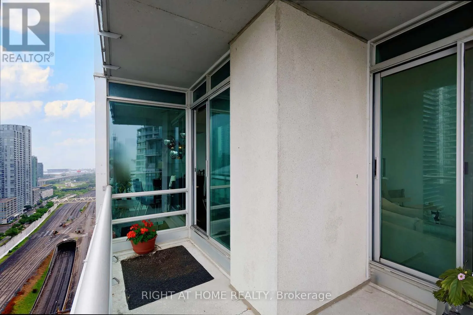 3107 - 381 FRONT STREET W