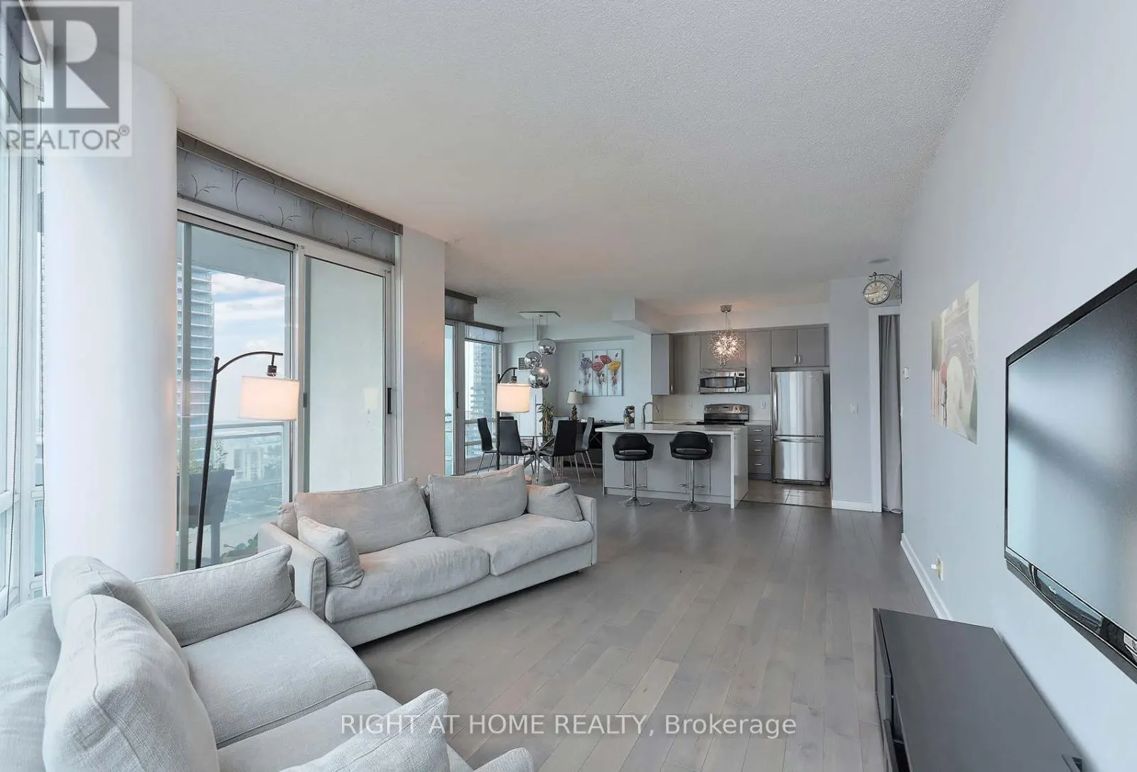 3107 - 381 FRONT STREET W
