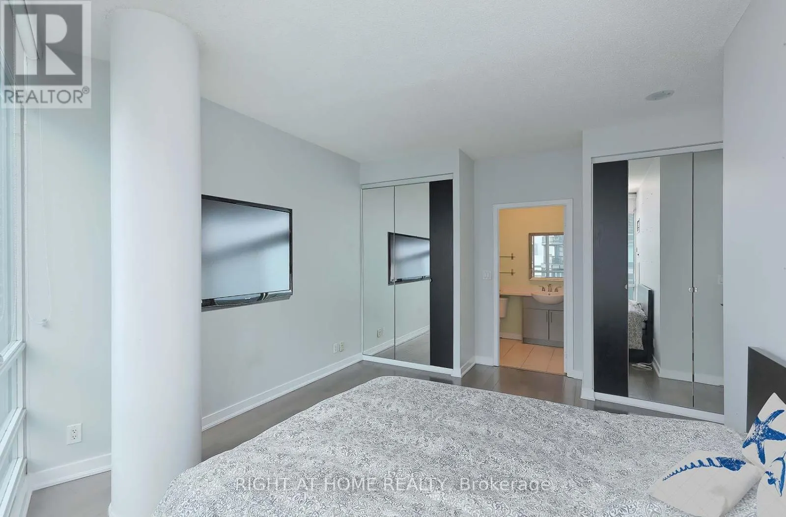 3107 - 381 FRONT STREET W