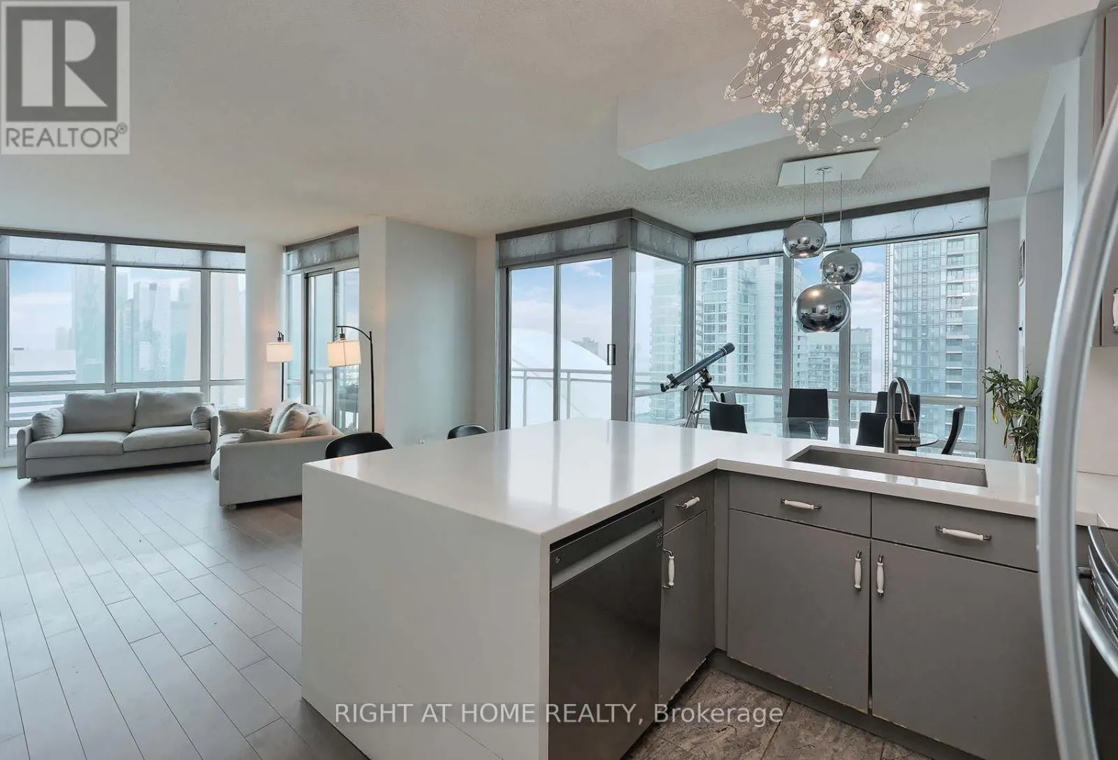 3107 - 381 FRONT STREET W