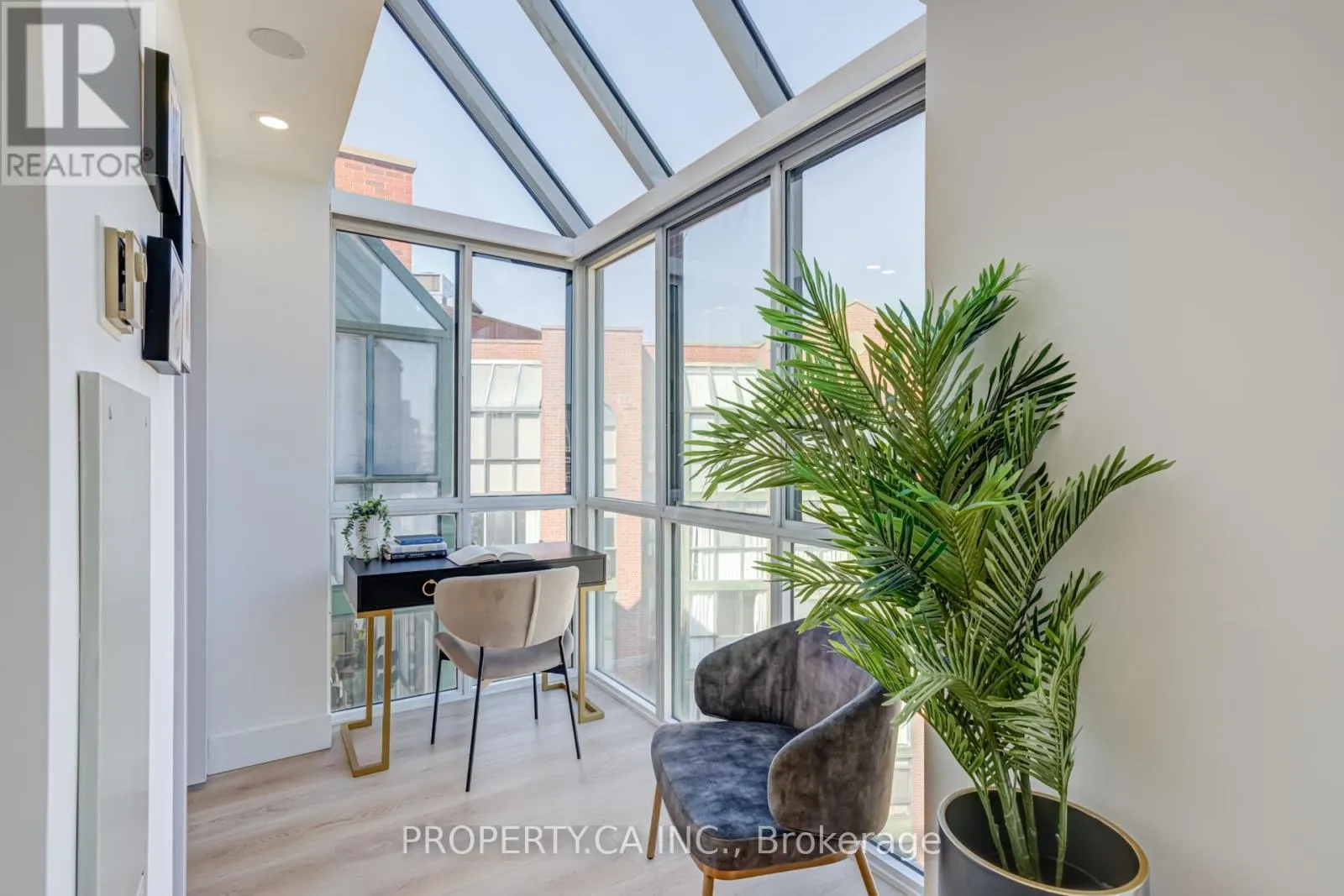 1204 - 801 KING STREET W