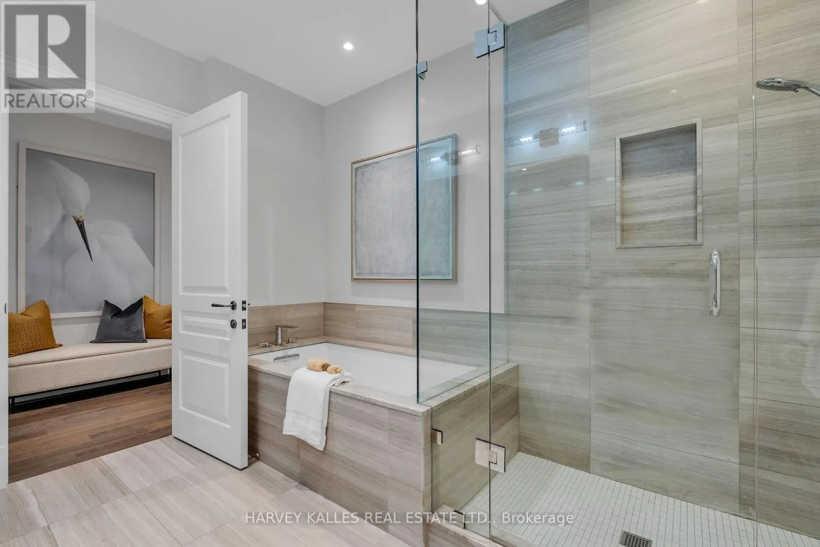 305 - 1 FOREST HILL ROAD