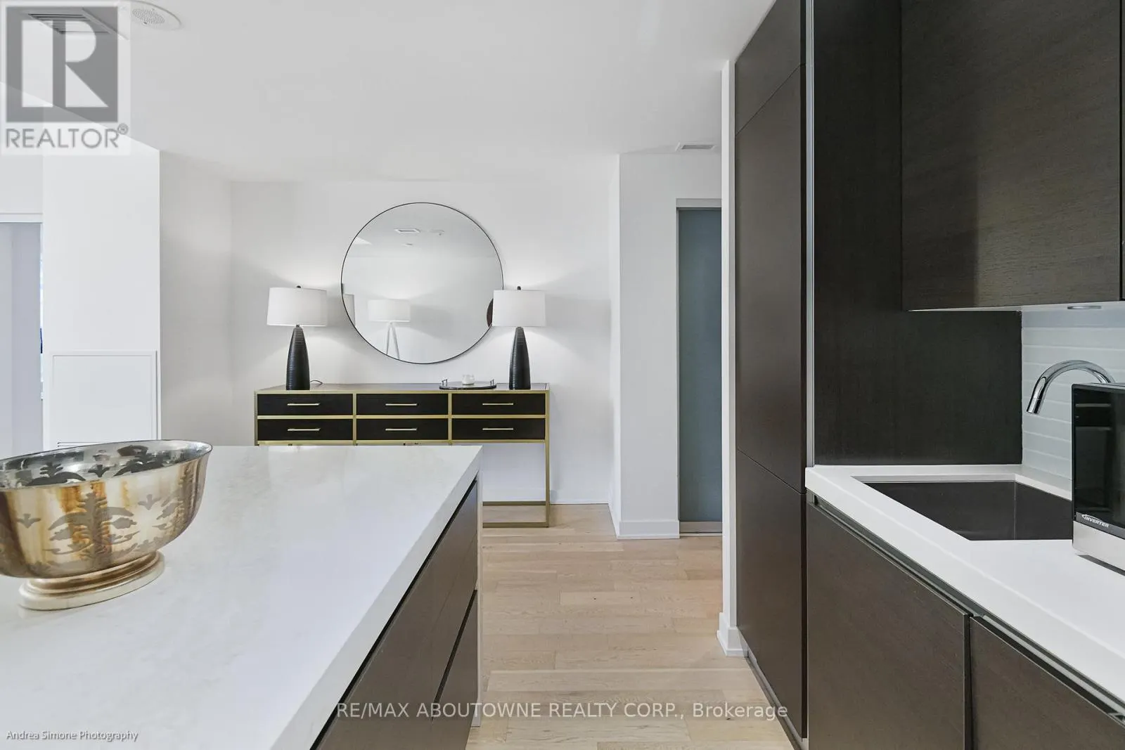 1133 - 629 KING STREET W