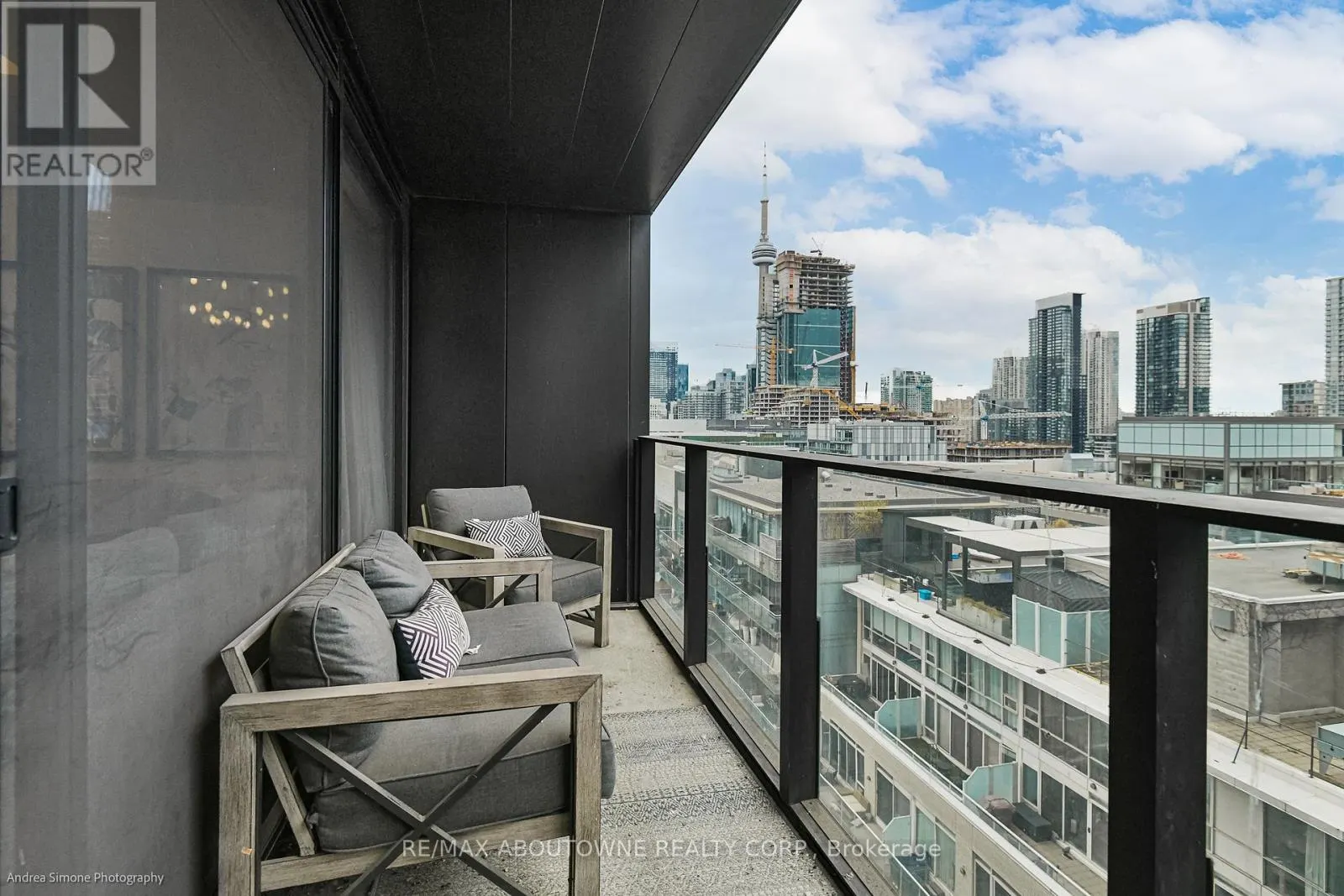 1133 - 629 KING STREET W