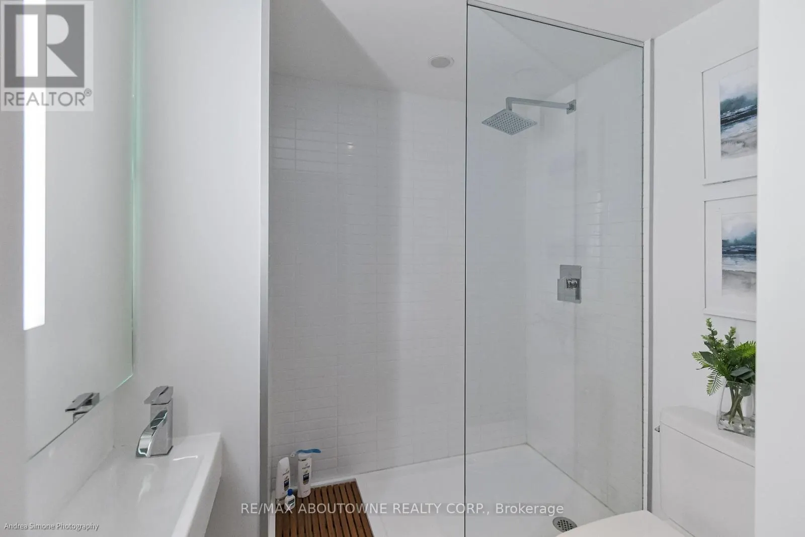 1133 - 629 KING STREET W