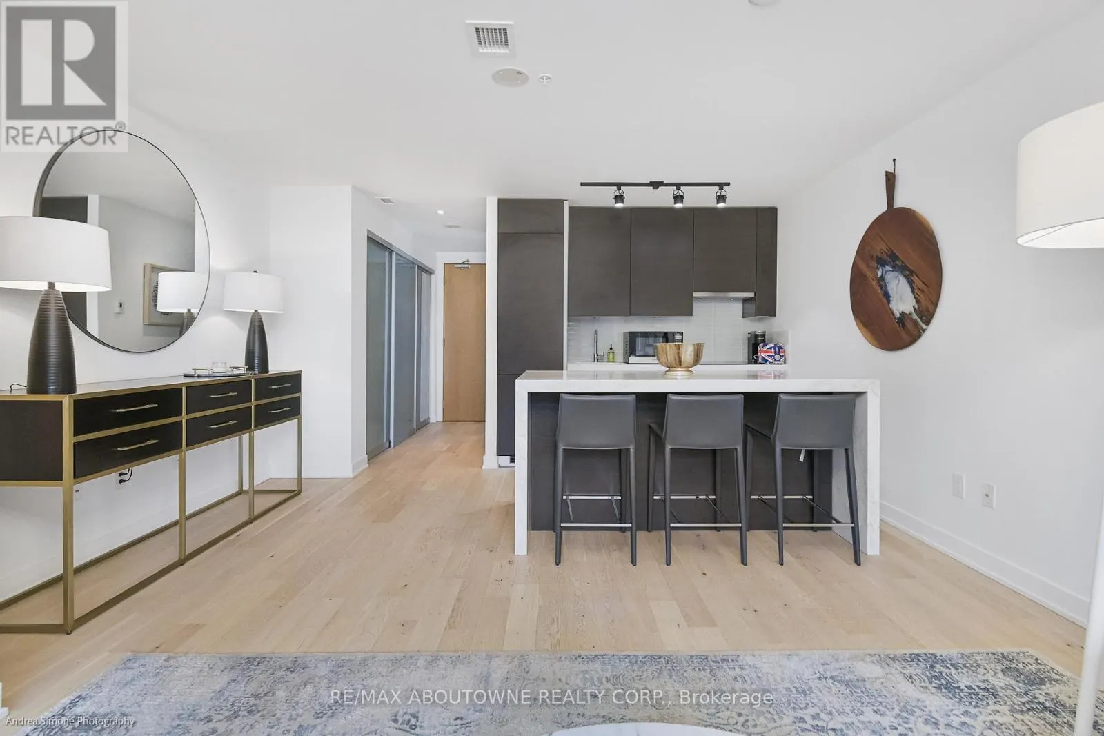 1133 - 629 KING STREET W
