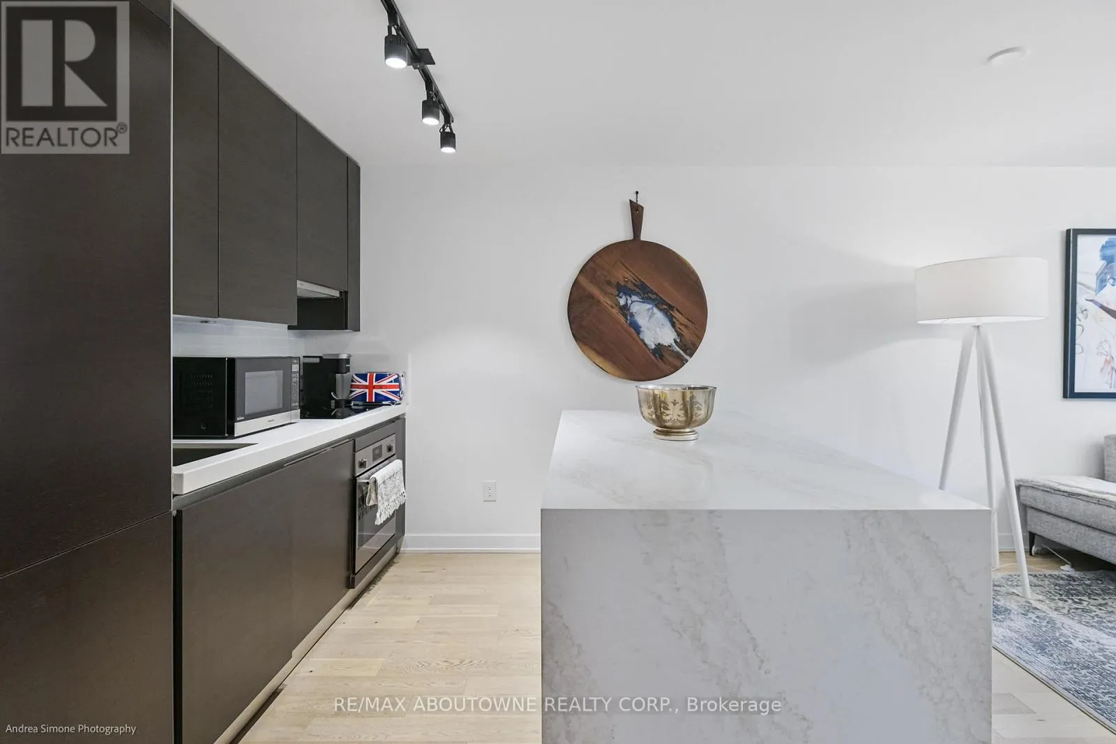 1133 - 629 KING STREET W