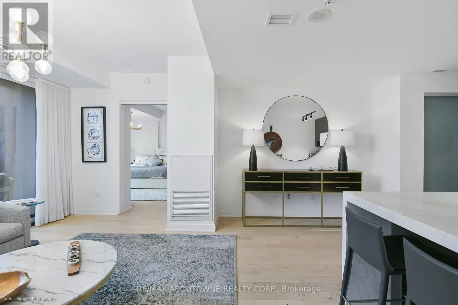 1133 - 629 KING STREET W
