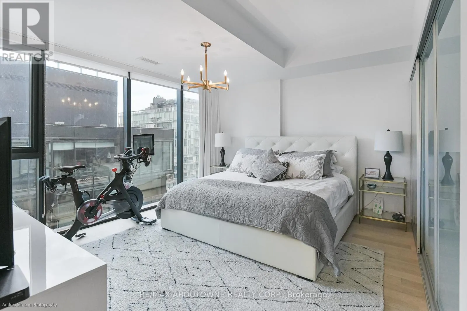 1133 - 629 KING STREET W
