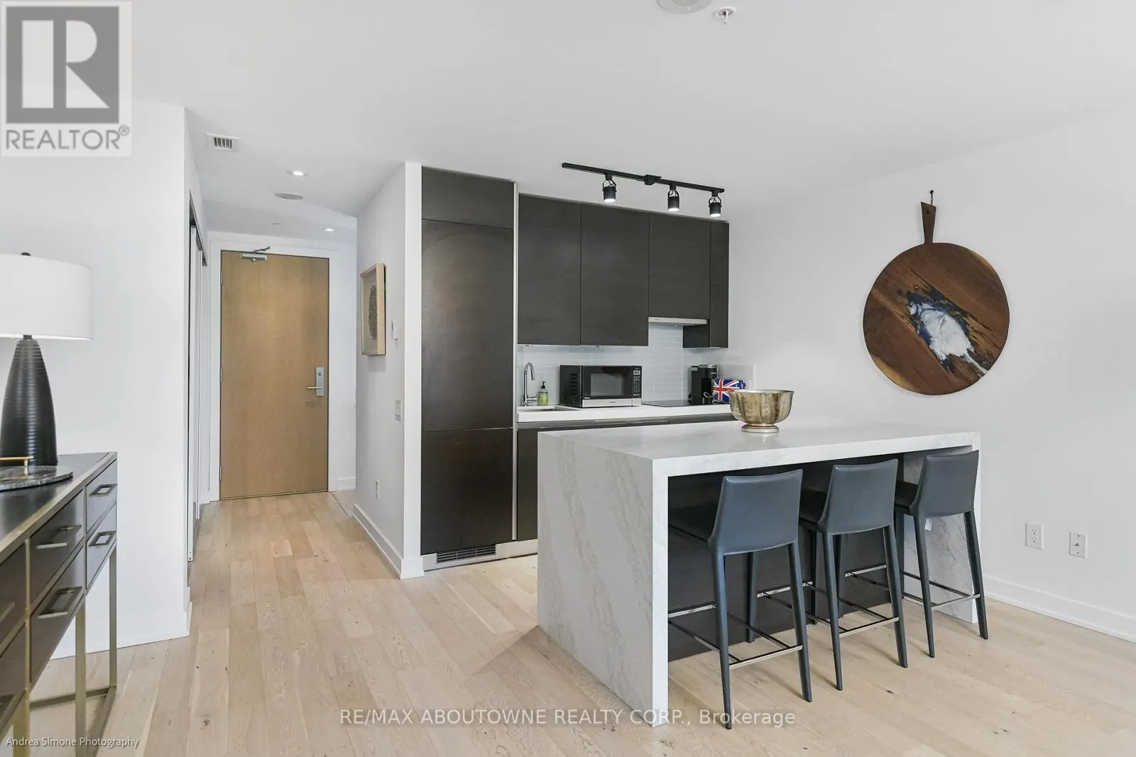 1133 - 629 KING STREET W
