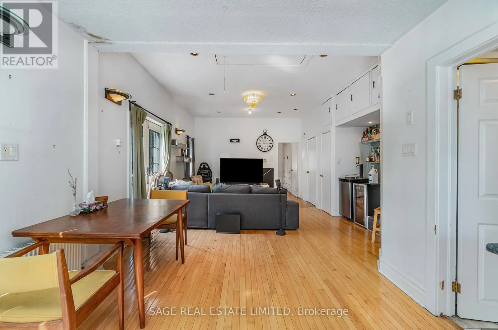 UPPER - 325 LIPPINCOTT STREET