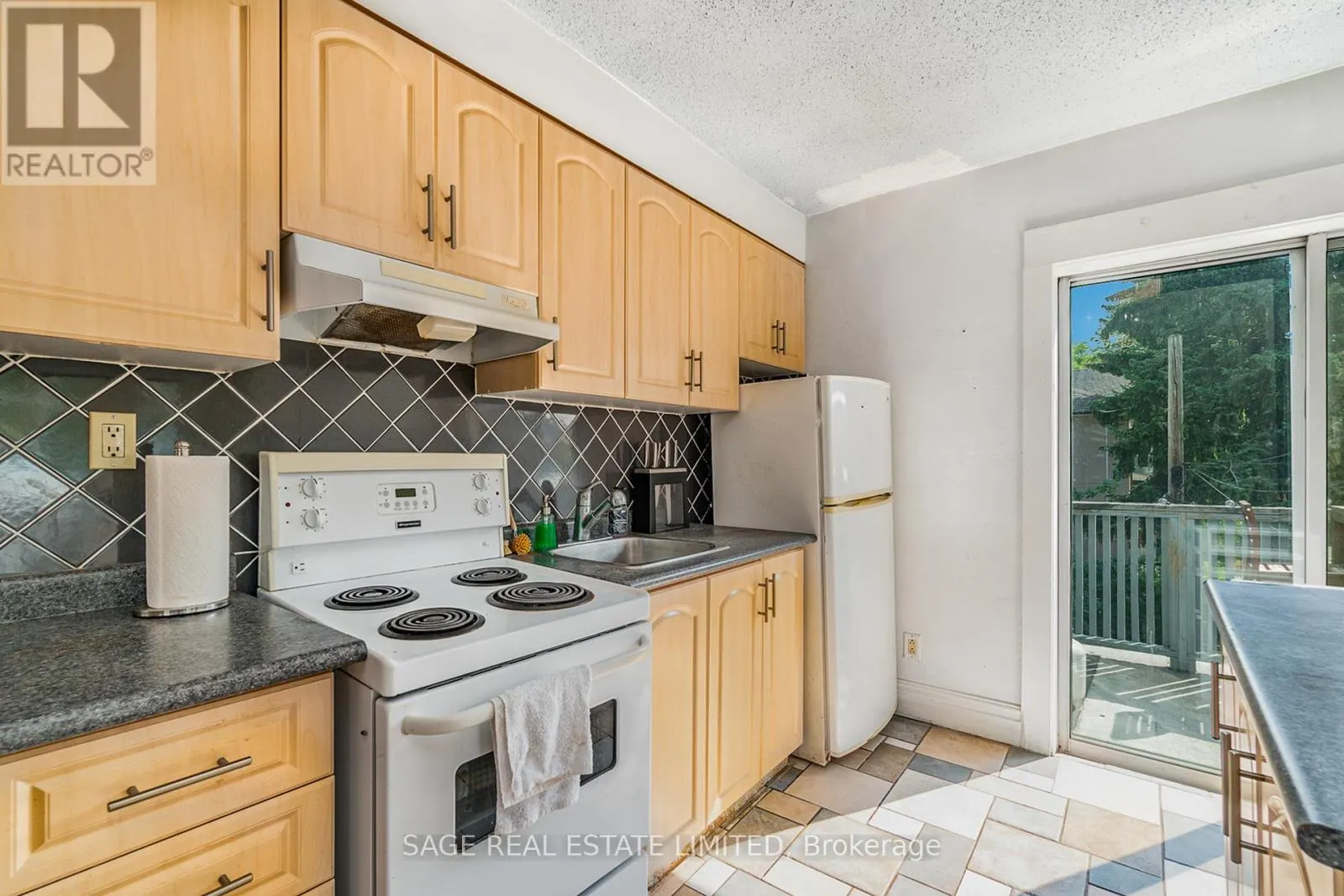 UPPER - 325 LIPPINCOTT STREET