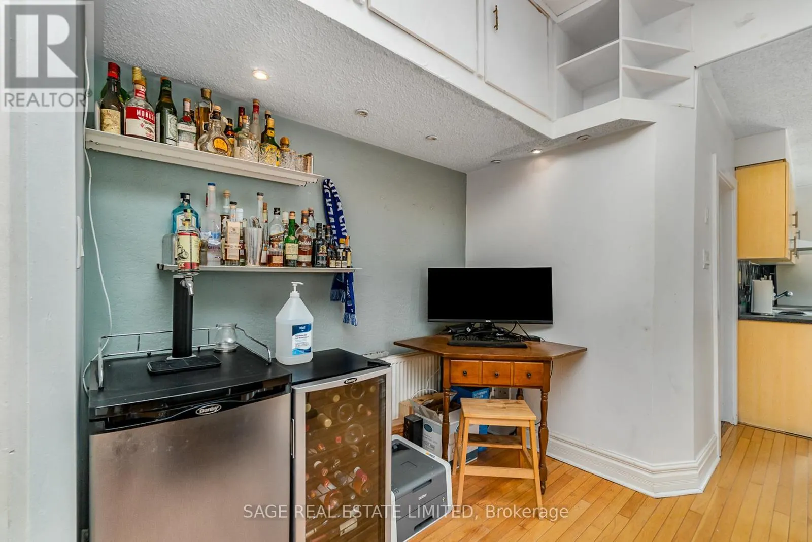 UPPER - 325 LIPPINCOTT STREET