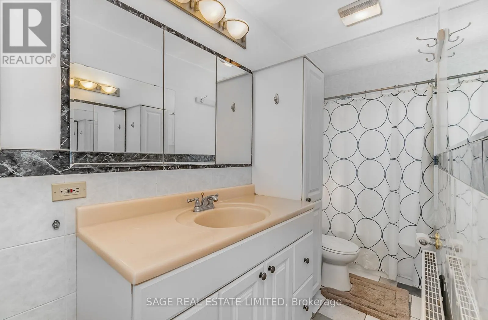 UPPER - 325 LIPPINCOTT STREET