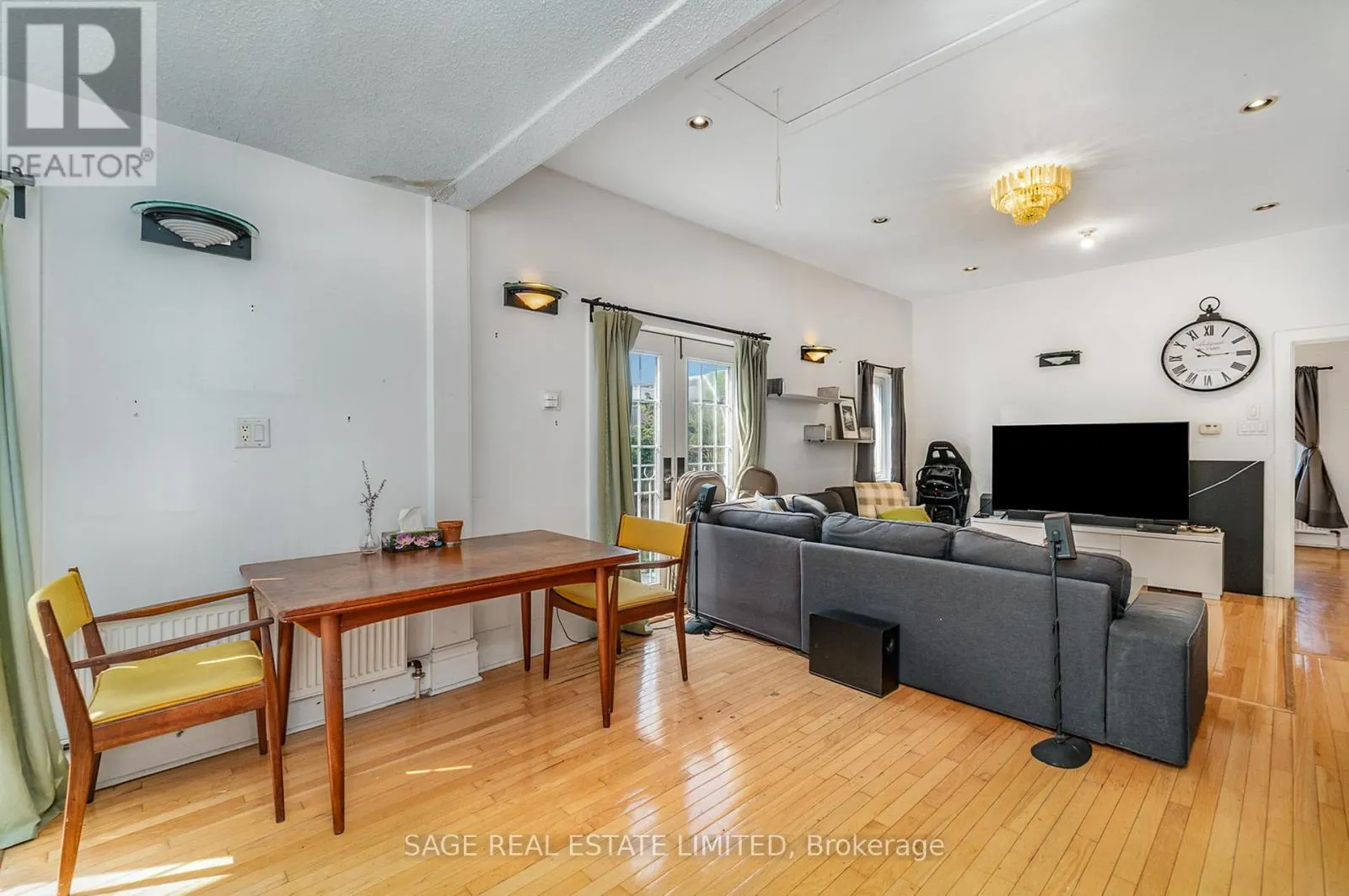 UPPER - 325 LIPPINCOTT STREET