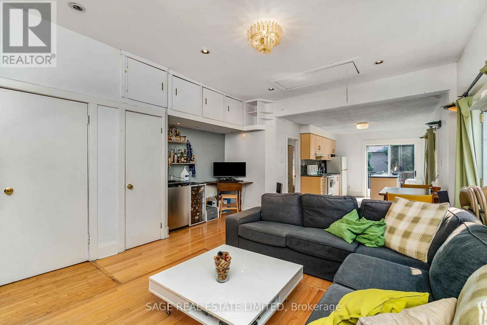 UPPER - 325 LIPPINCOTT STREET